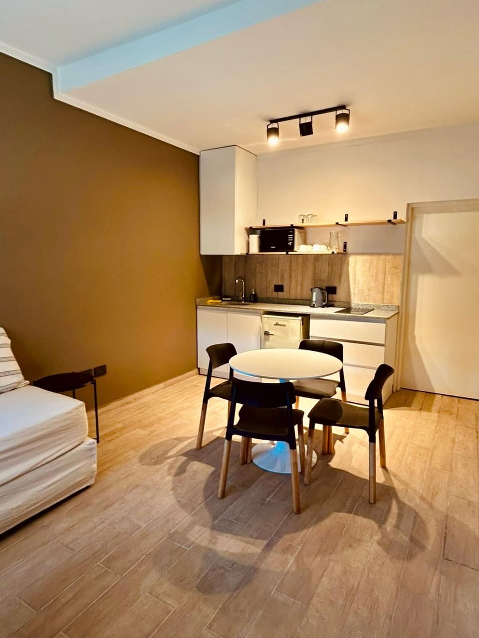 Bed, Kitchen or kitchenette, Living room, Photo of the whole room, Seating area, Dining area, Bedroom, minibar