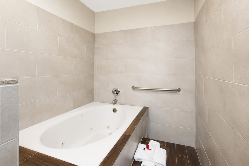 HomePointe Inn & Suites Motel in Bakersfield