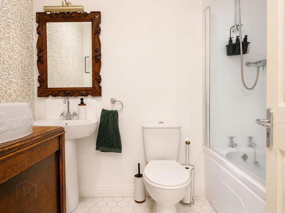 3 Bedrooms with Garden, The Coast, Dublin Apartment in Dublin