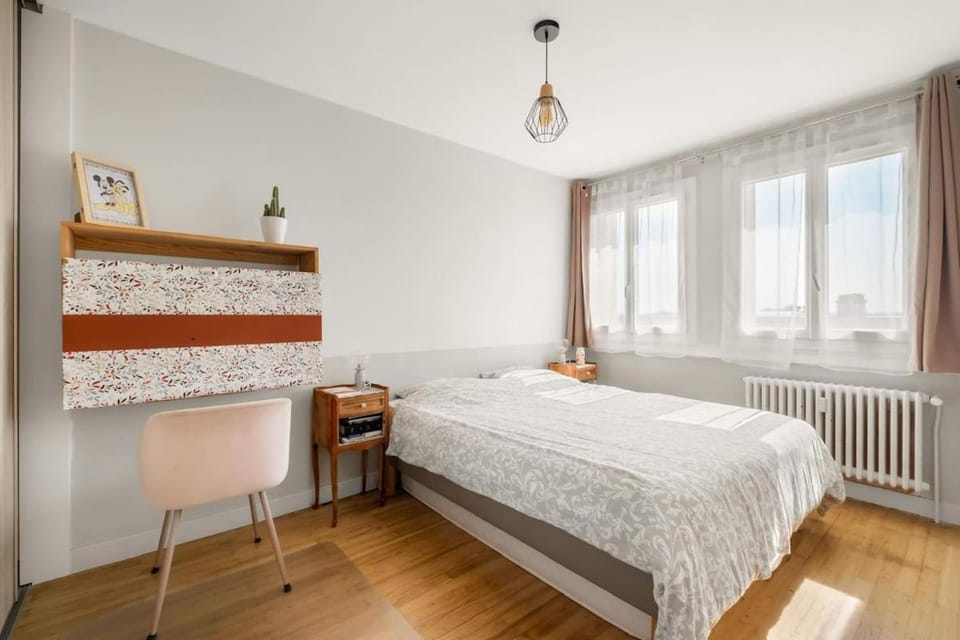 Bright T4 with View - Close to Grand Large & Tram T3 Apartment in Auvergne-Rhône-Alpes