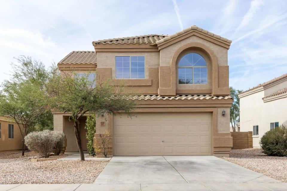Pet-Friendly 4BR Casa Grande Home Garage Yard House in Casa Grande