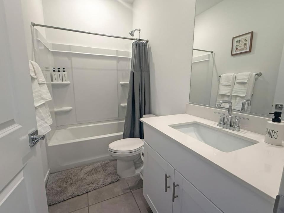 Modern 3BR Casa Grande Retreat Pool Access I-10 House in Casa Grande