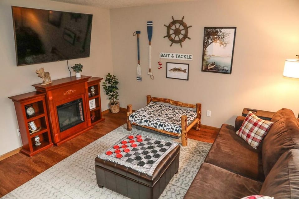 Cozy pet-friendly home near hiking trails and Lake Vermilion House in Tower