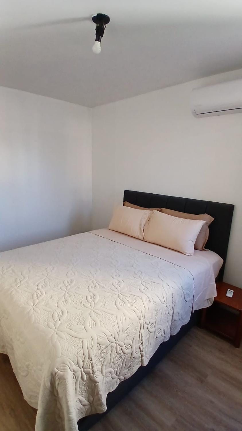 Apartamento de 1 dormitório até 4 pessoas em Canasvieiras Apartment in Florianopolis