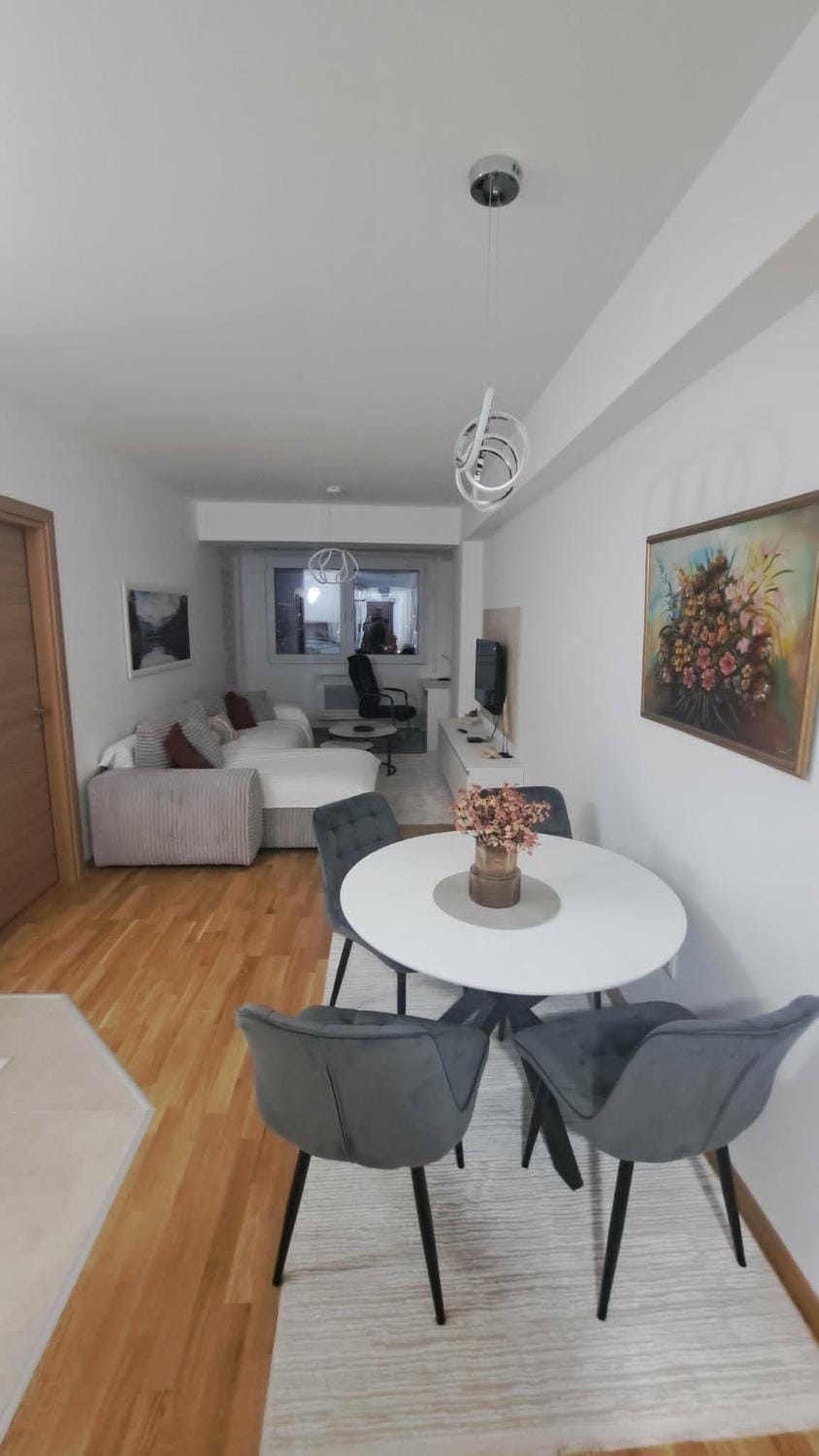 TV and multimedia, Living room, Photo of the whole room, Seating area, Dining area, air conditioner