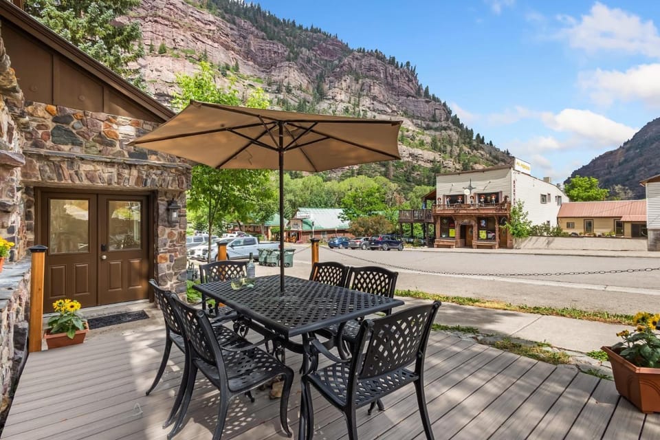 Munn Park Lodge Lower in Ouray CO Nature lodge in Ouray