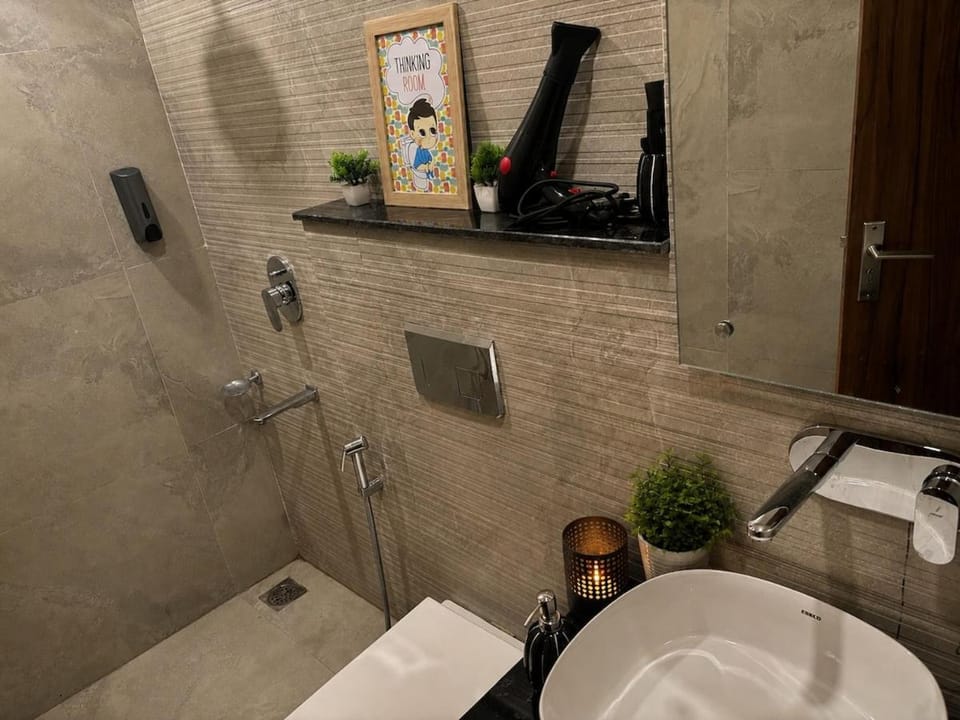 1BHK - Golf Course RD-Metro Apartment in Gurugram