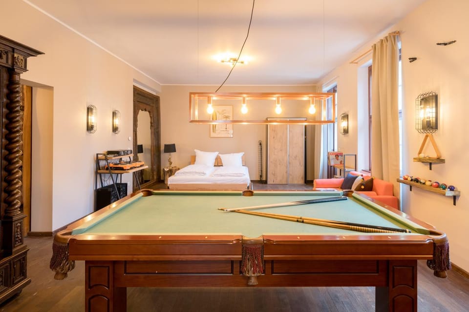Billiard, Bedroom