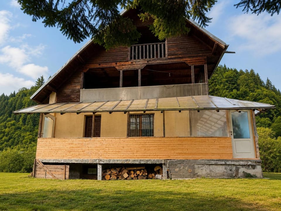 Property building, On site, Mountain view, Mountain view, Location