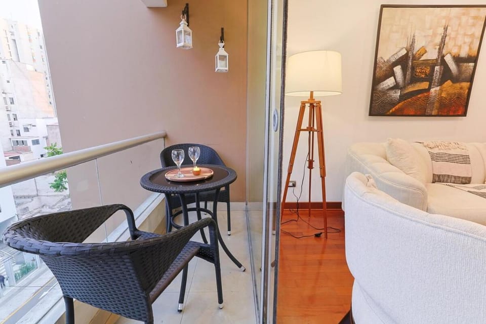 3BR Miraflores King Bed Free Parking Wifi Apartment in Miraflores
