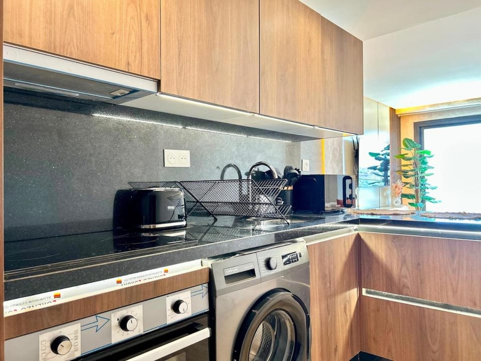 Modern Stay at Triple Tower - Beach Walk Apartment in Tangier