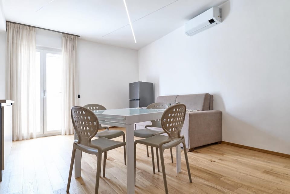 Living room, Seating area, Dining area, air conditioner