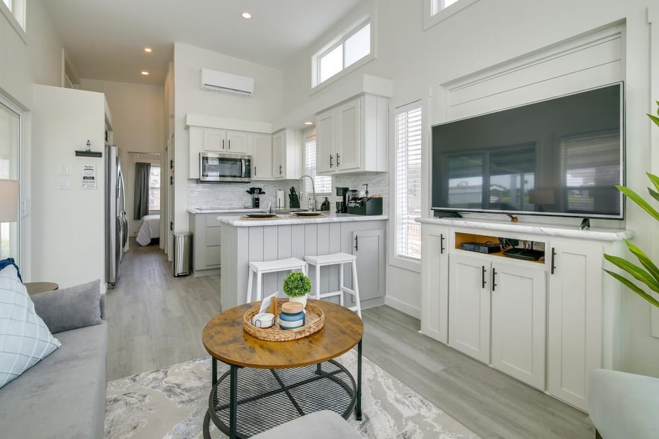 5 Mi to Beach: Family Fun, Modern with Great Views House in Port Isabel