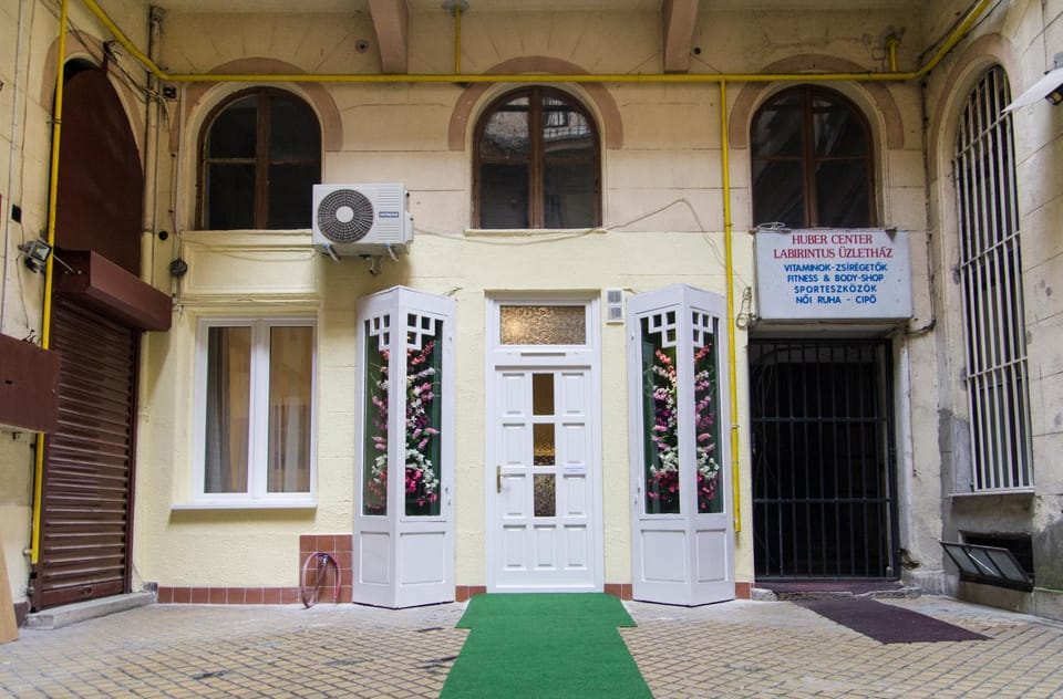 Property building, Facade/entrance