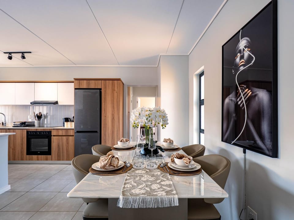 Kitchen or kitchenette, Food and drinks, Dining area, oven, stove
