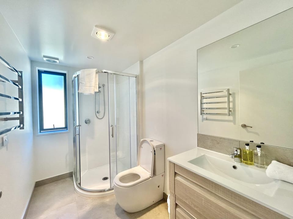 Shower, Bathroom, towels