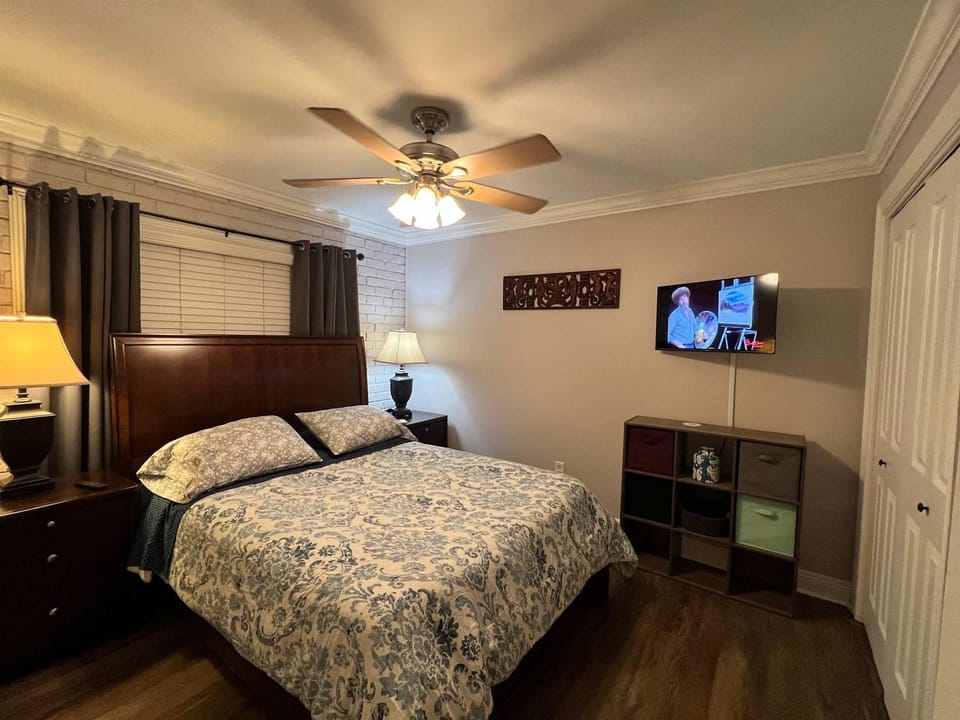 Parking - 5 min downtown - WD - TV bedroom - Pool Apartment in Baton Rouge