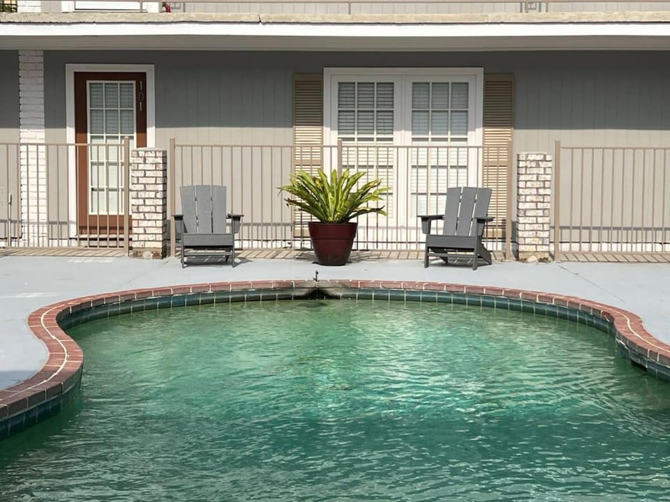 Parking - 5 min downtown - WD - TV bedroom - Pool Apartment in Baton Rouge