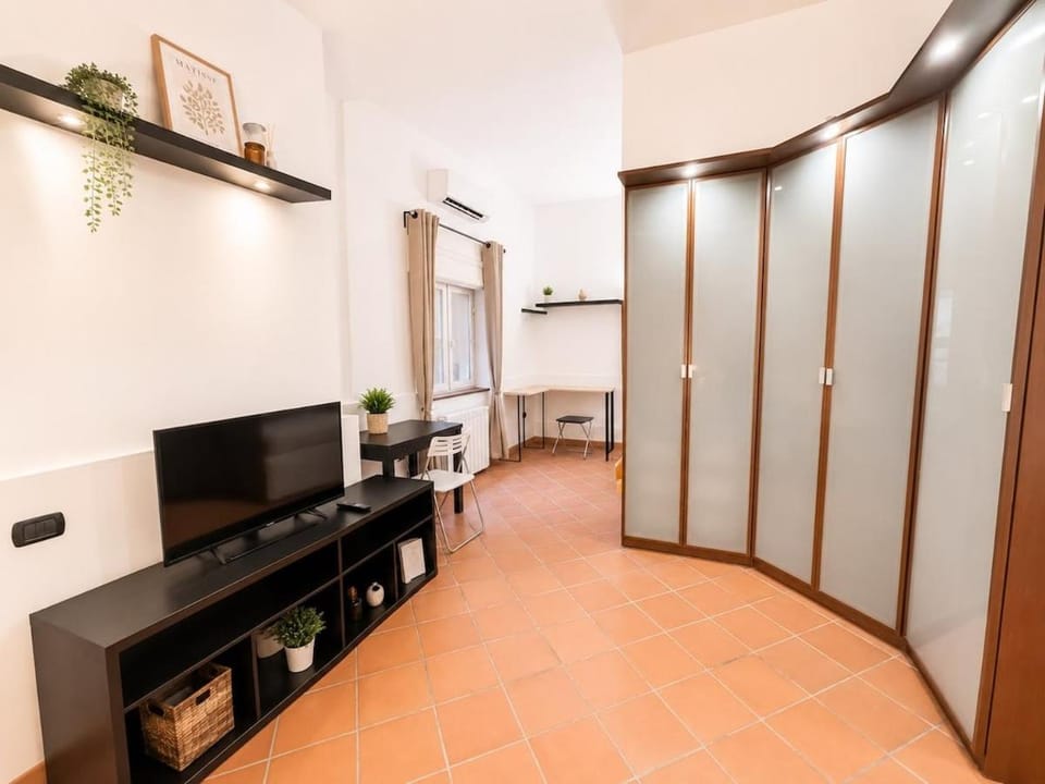 Loft in the Heart of Naples -Privacy -Wifi-Metro- Apartment in Naples