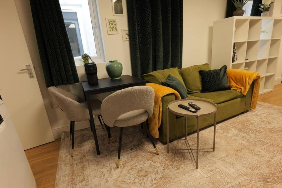 Deaf Property - Modern 1-Bed Hendon Central Apartment in Edgware