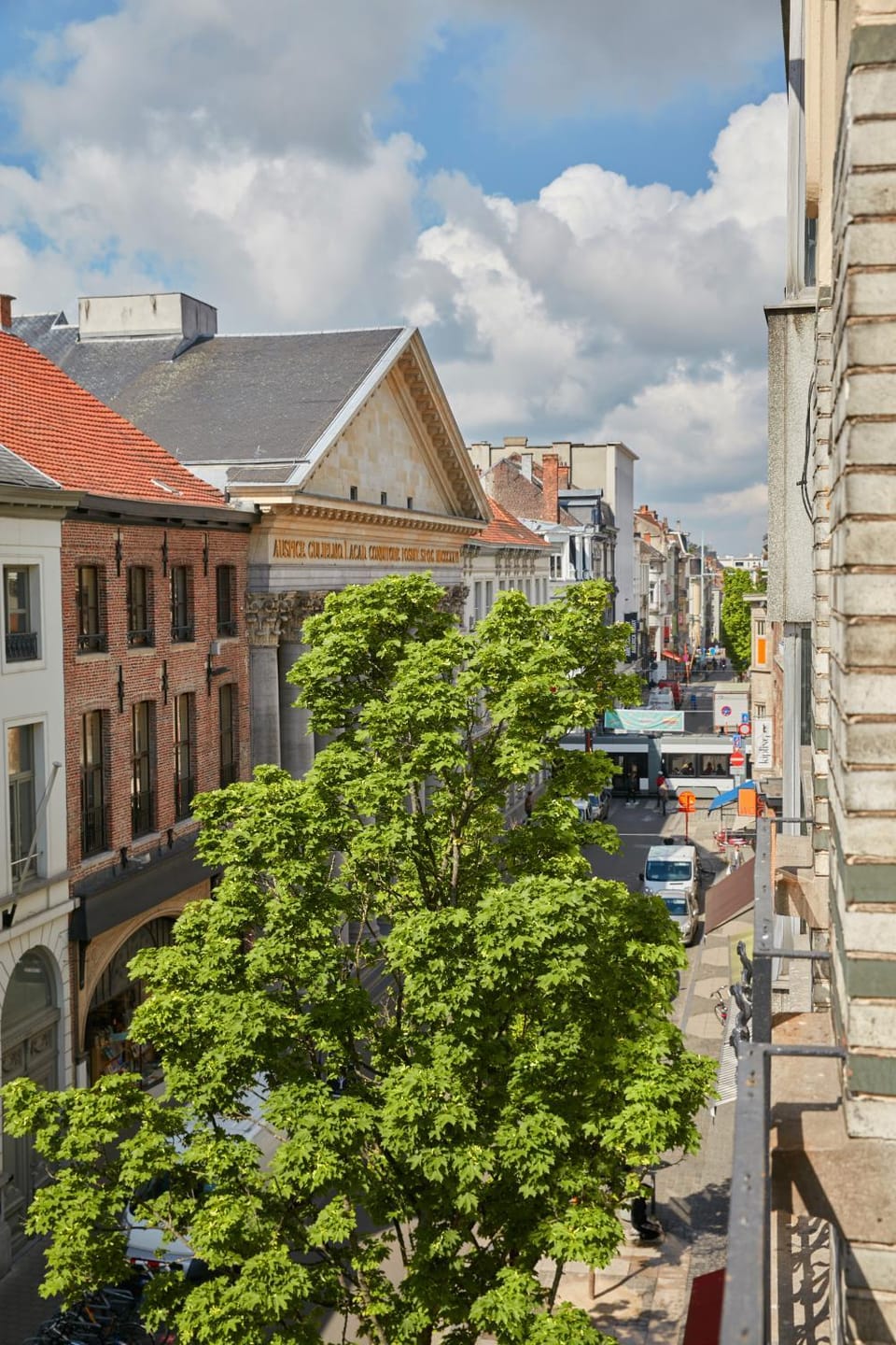 Day, Neighbourhood
