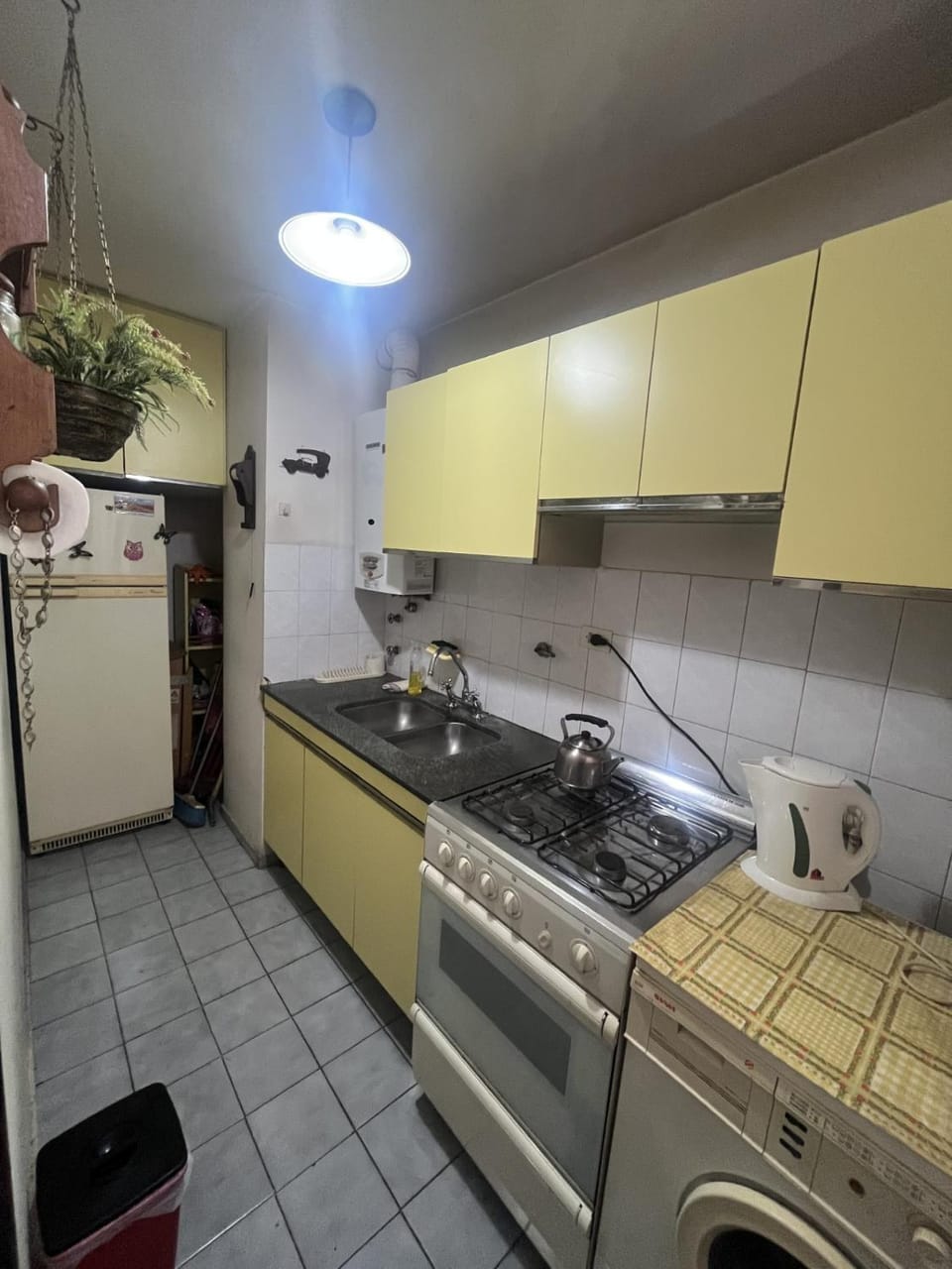 Kitchen or kitchenette, oven