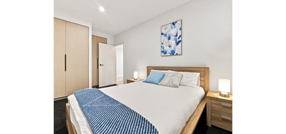 Cosy Collingwood 2BR Luxury Apartment with Free Parking and Private Terrace Apartment in Melbourne
