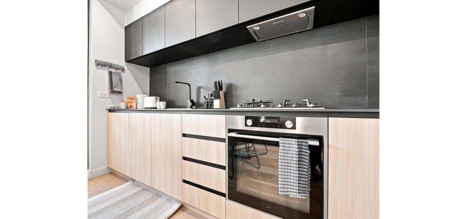 Cosy Collingwood 2BR Luxury Apartment with Free Parking and Private Terrace Apartment in Melbourne