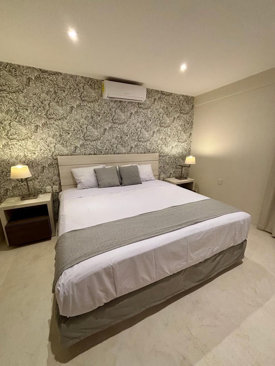 Bed, Photo of the whole room, Bedroom, air conditioner