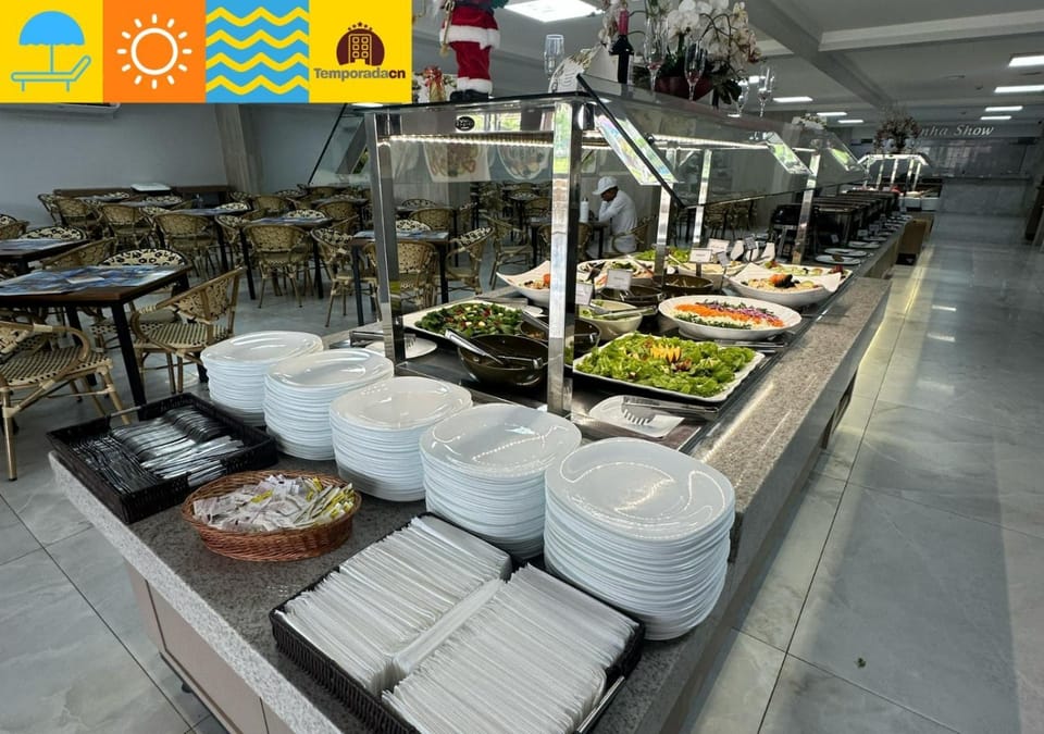 Restaurant/places to eat, Food and drinks, Banquet/Function facilities, Food, Buffet breakfast, Lunch, Dinner