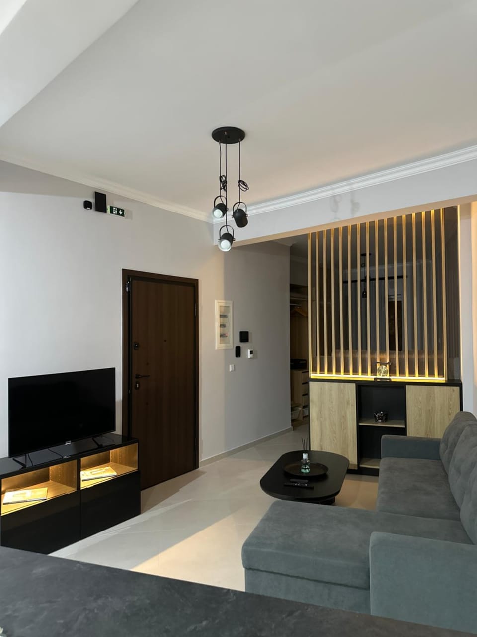 TV and multimedia, Living room, Seating area, Evening entertainment
