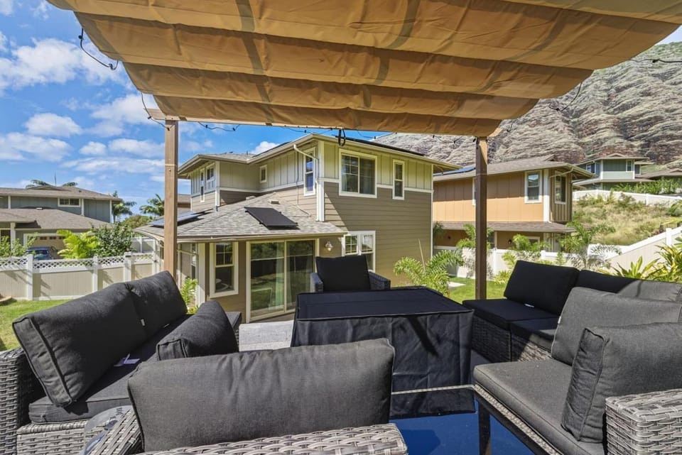 Mystic Mermaid Island Retreat House in Makaha Valley