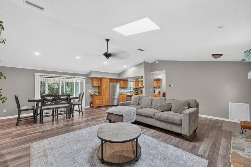 Living room, Seating area, Dining area