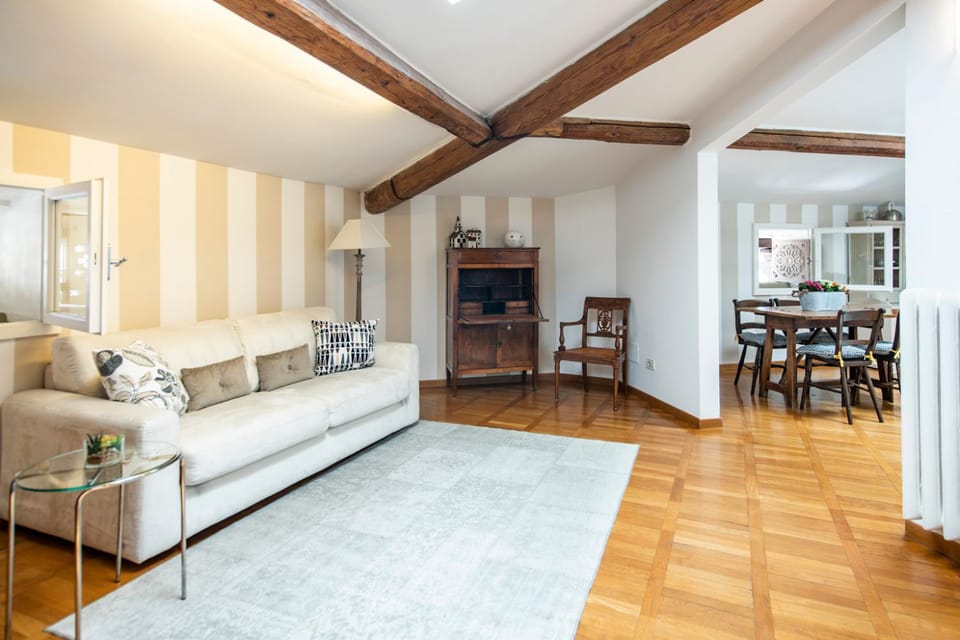 Day, Living room, Seating area