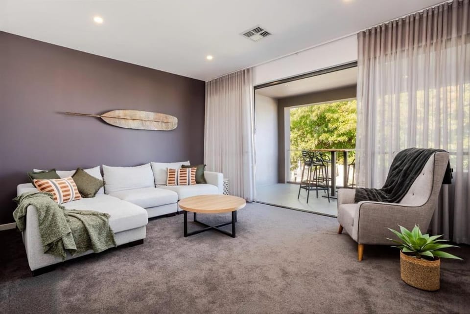 Belle Escapes - The Clovelly House, Luxury Coastal Retreat House in Adelaide