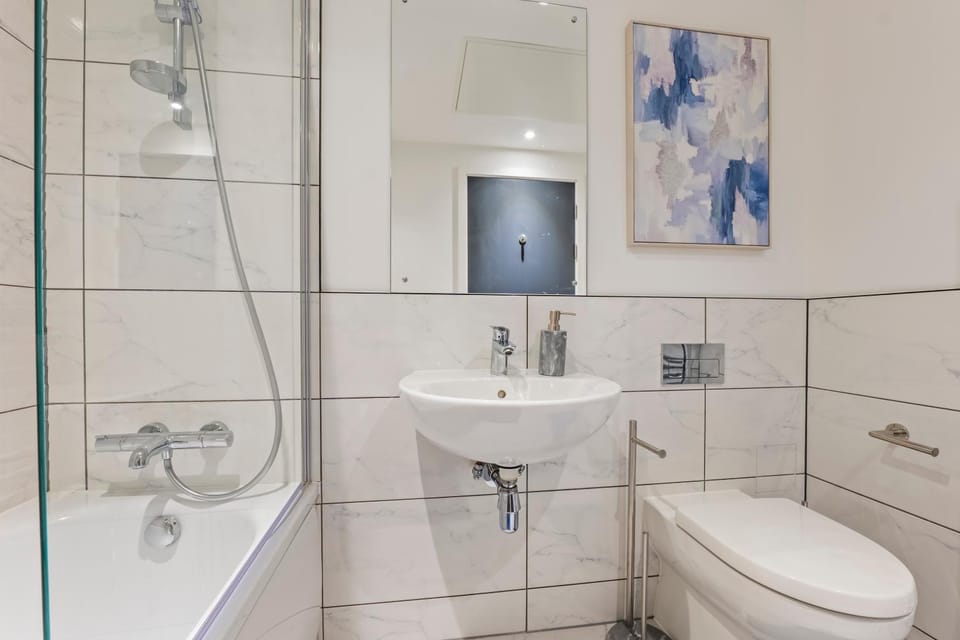 Stylish 1-Bed Near Elizabeth Line & Heathrow Apartment in Slough