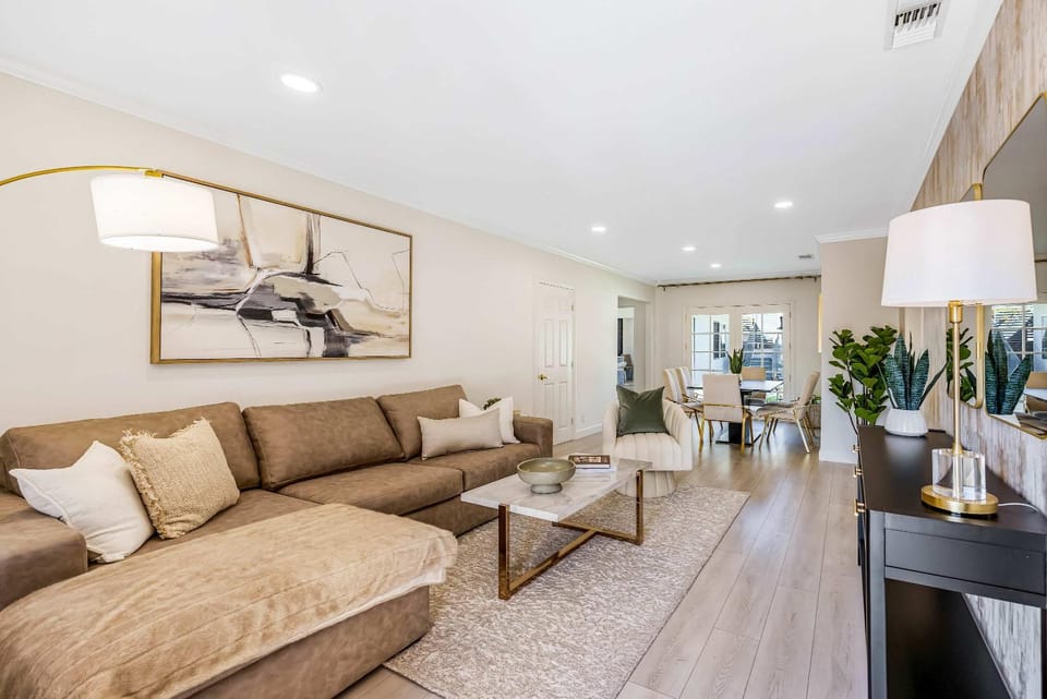 Resort-Style Pool Home w Outdoor Kitchen House in La Crescenta