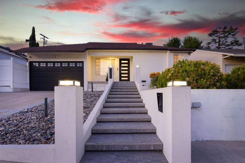 Resort-Style Pool Home w Outdoor Kitchen House in La Crescenta