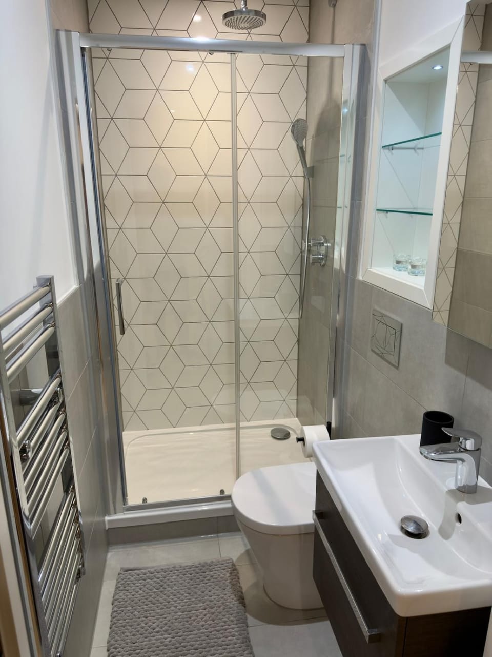 Luxury 1-Bed, Gym, Cinema, Free Parking Apartment in Kingston upon Thames