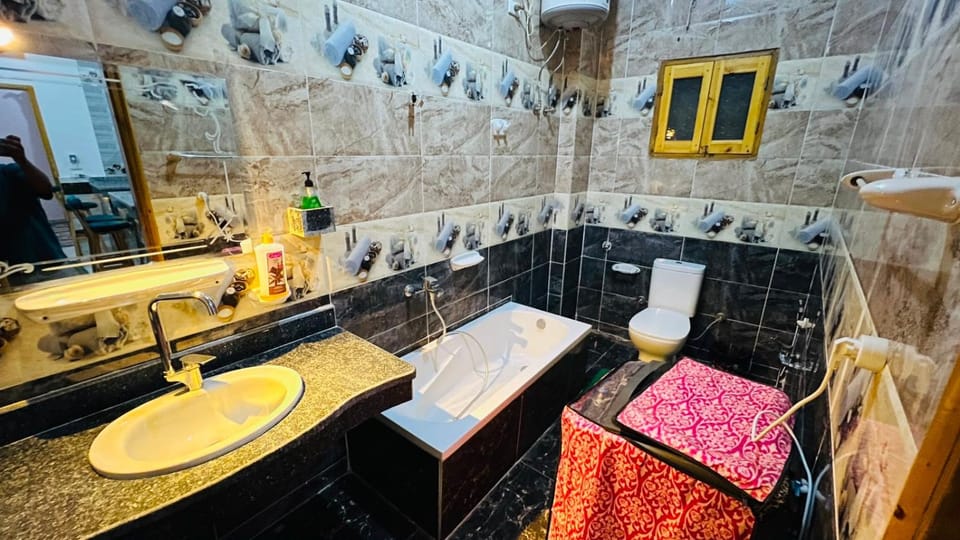 Luxor Elegance Hostel Bed and Breakfast in Luxor