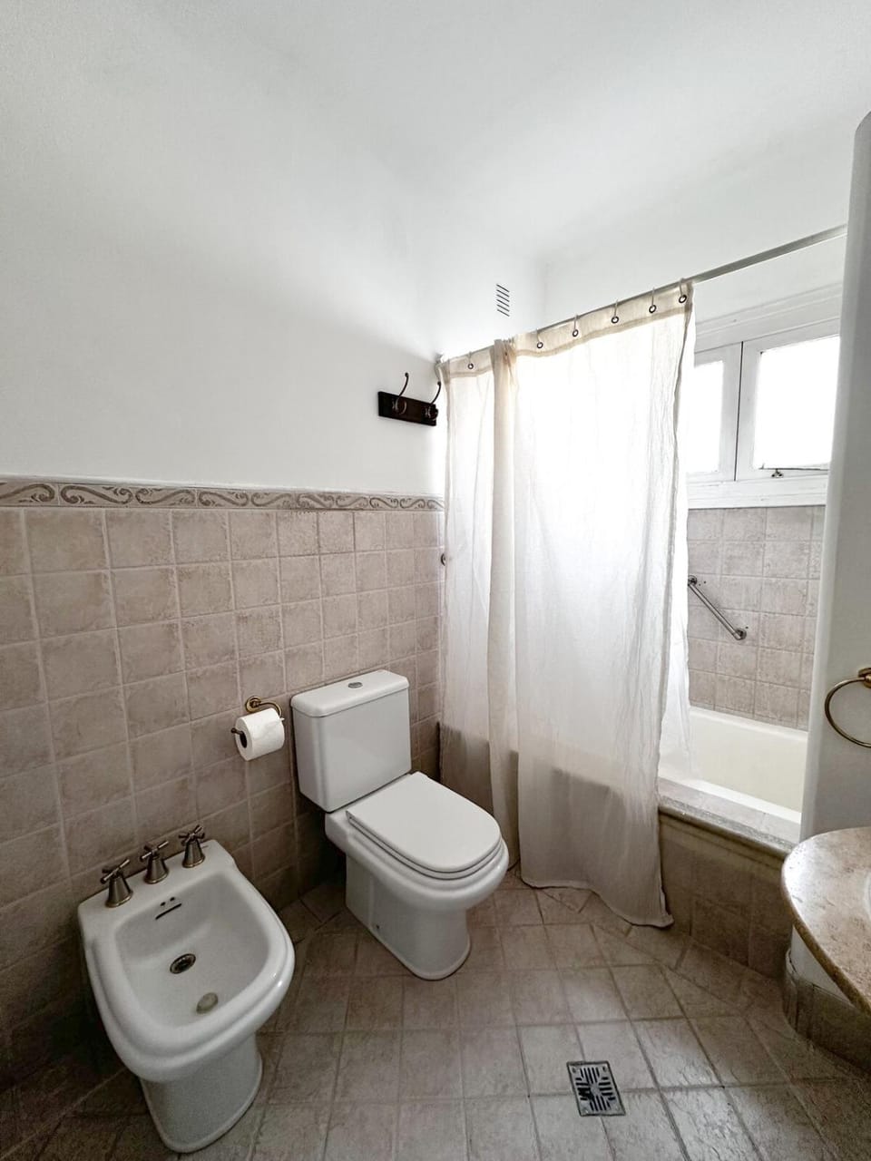 Shower, Toilet, Bathroom, bidet, towels