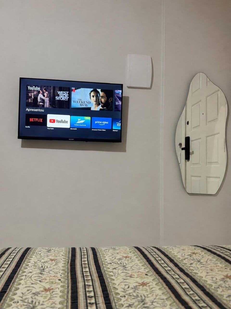 Communal lounge/ TV room, Bed, TV and multimedia, Photo of the whole room, Evening entertainment, Bedroom