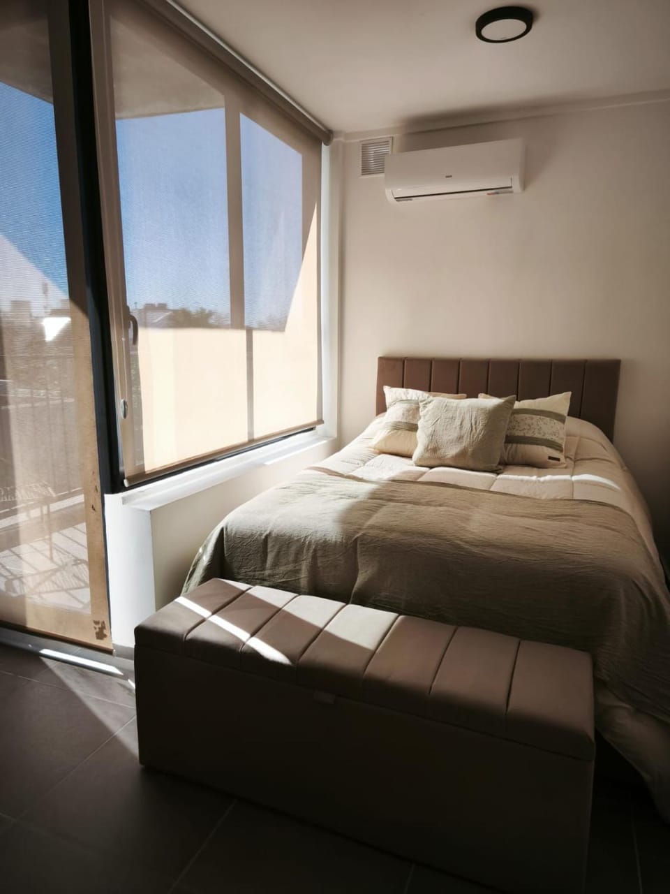 Bed, Photo of the whole room, air conditioner