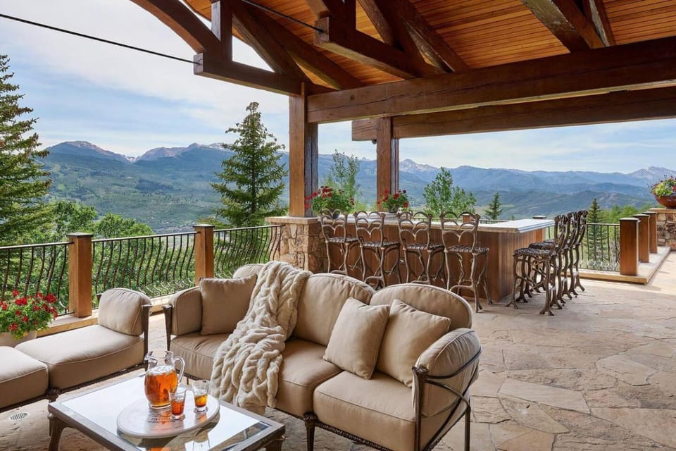 Private Aspen Mountain Estate with Indoor Pool House in Colorado
