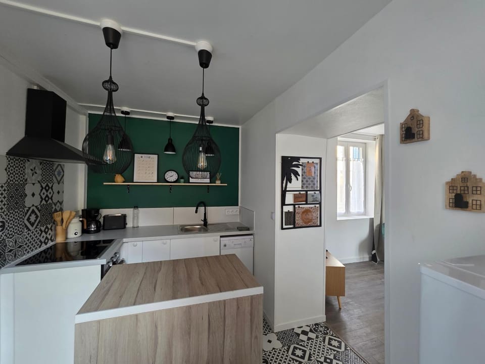 Superbe appartement rénové avec terrasse - FR-1-901-13 Apartment in Vosges