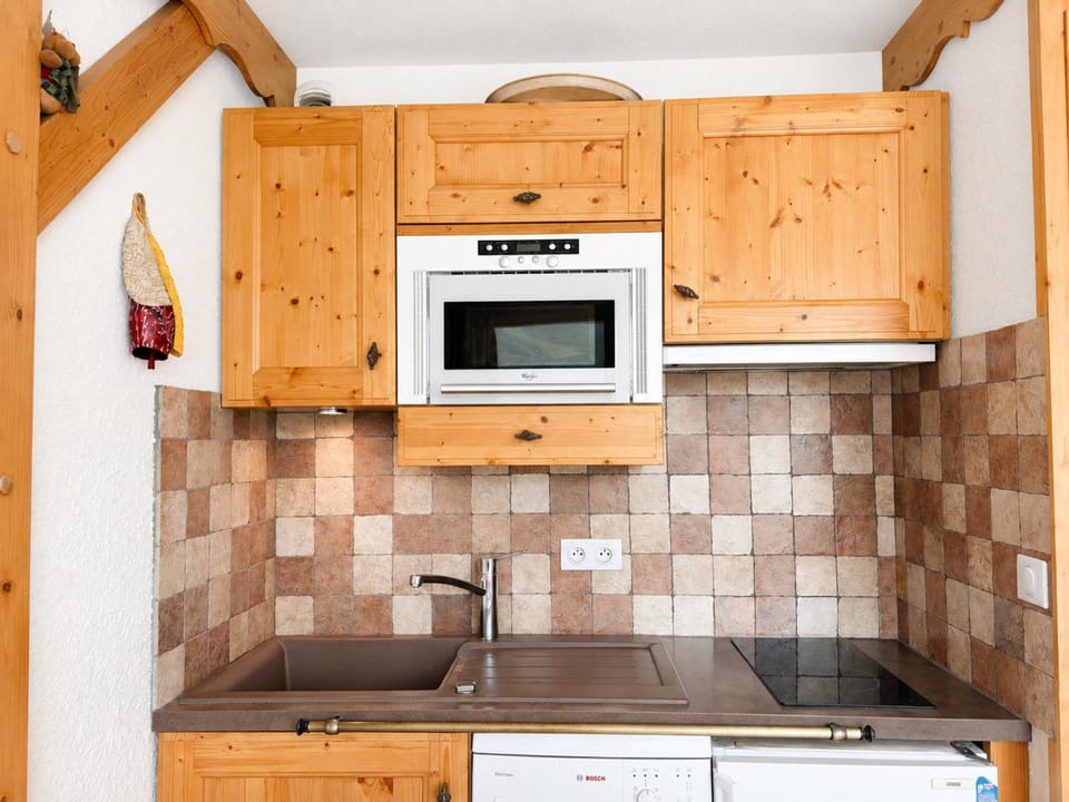 Studio classique au sud - 3 pers. - FR-1-452-420 Apartment in Les Allues