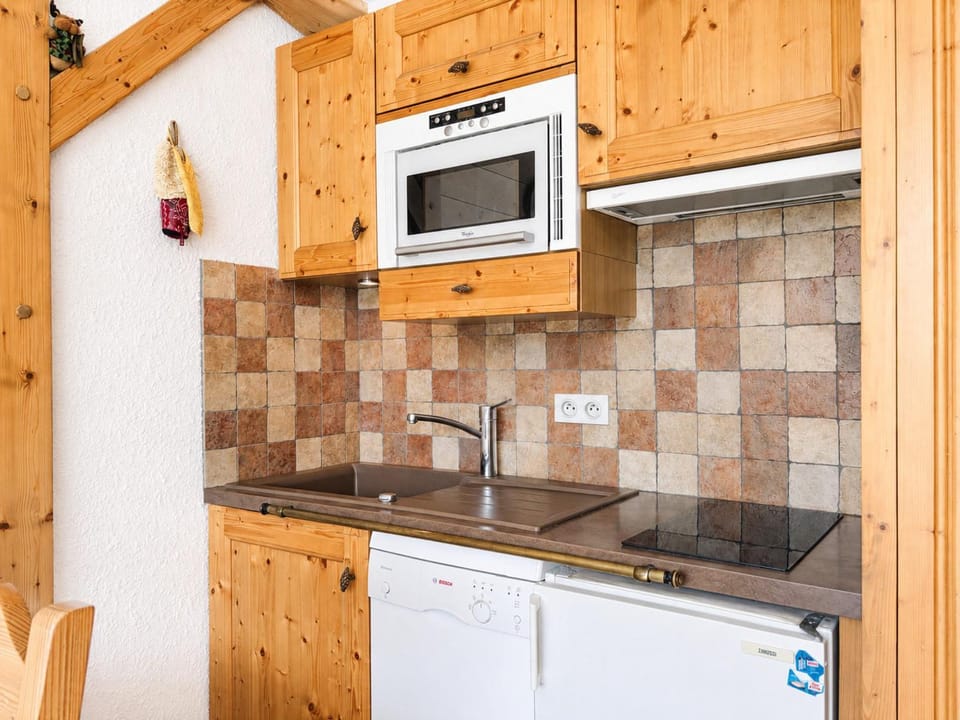 Studio classique au sud - 3 pers. - FR-1-452-420 Apartment in Les Allues