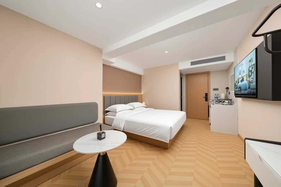 Bed, Photo of the whole room, Bedroom, air conditioner