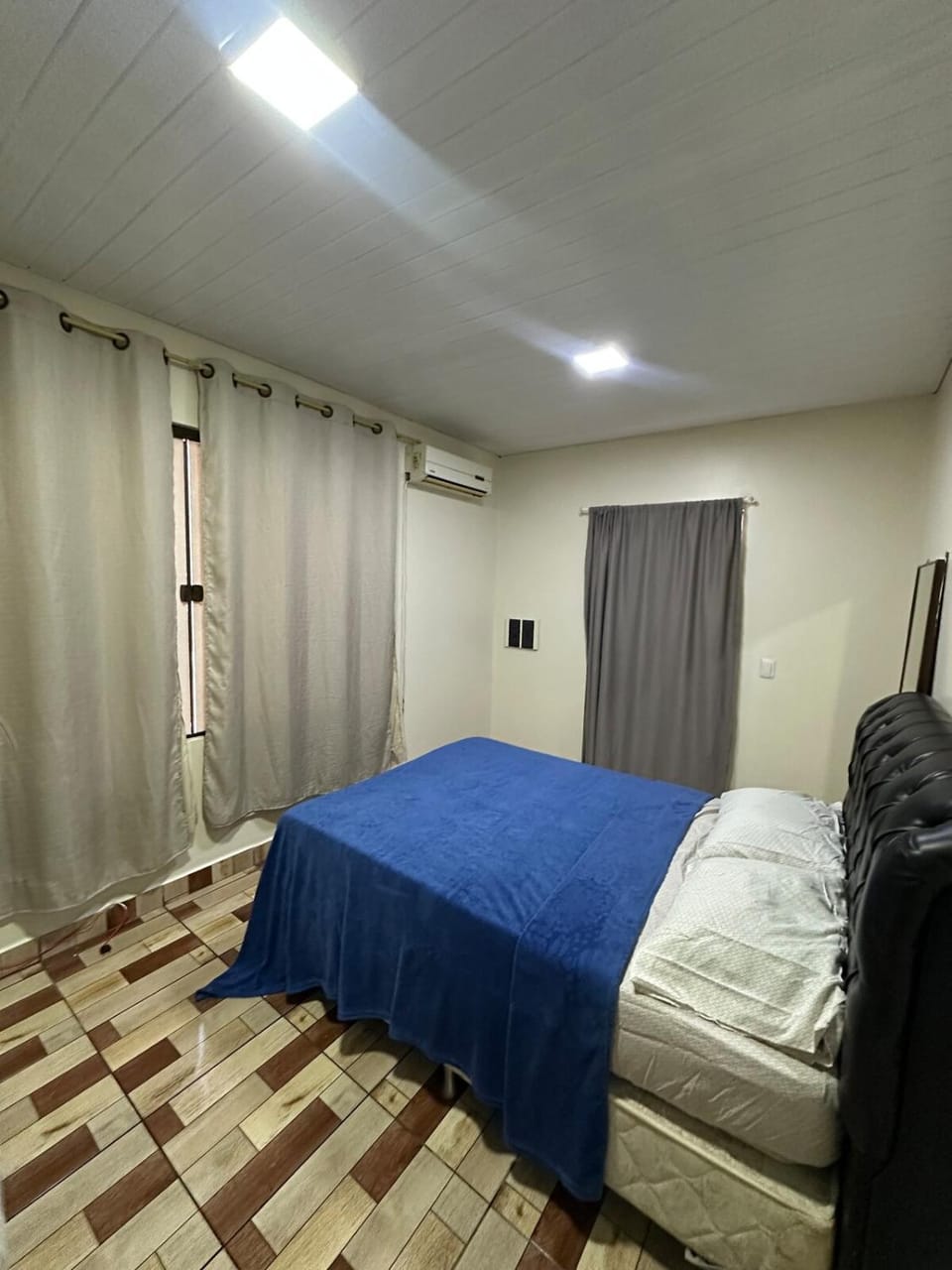 Bed, air conditioner