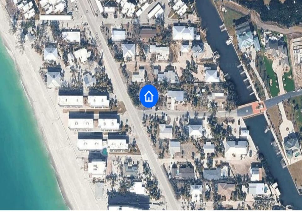 Manasota Key Getaway Sleeps 8 - Steps to the Private Beach House in Manasota Key